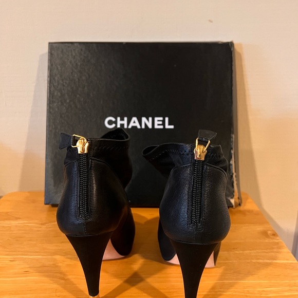 CHANEL booties! Unique, detailed and authentically CHANEL. Worn once. - Picture 2 of 4